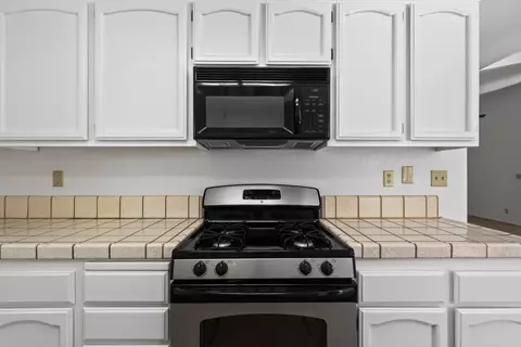 Kitchen - 6186 Springview Dr, Rocklin, CA 95677 photo 1 of 4