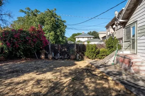 Exterior - 211 E Willow St, Stockton, CA 95202 photo 5 of 6