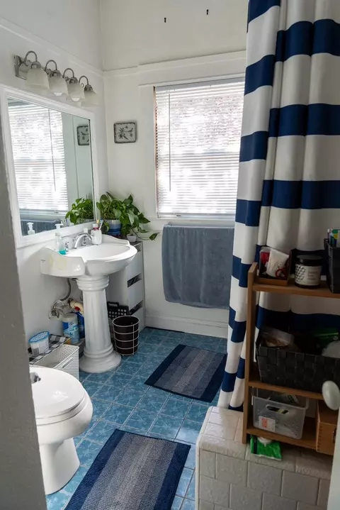 Bath - 211 E Willow St, Stockton, CA 95202 photo 1 of 2