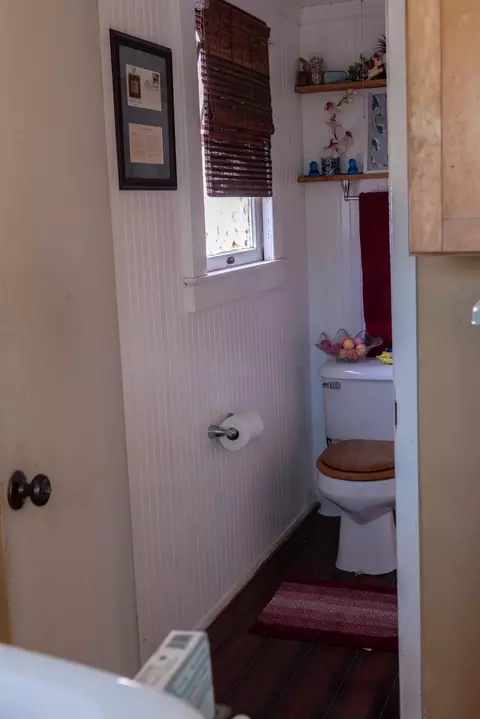 Bath - 211 E Willow St, Stockton, CA 95202 photo 2 of 2