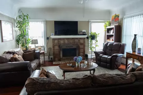 Living - 211 E Willow St, Stockton, CA 95202 photo 1 of 1