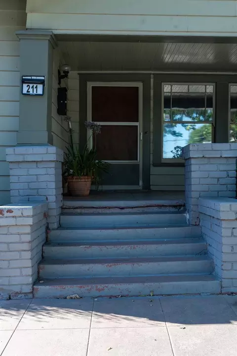 Exterior - 211 E Willow St, Stockton, CA 95202 photo 3 of 6