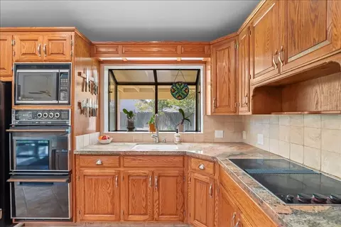 Kitchen - 2143 Locust Ct, Hughson, CA 95326 photo 7 of 8