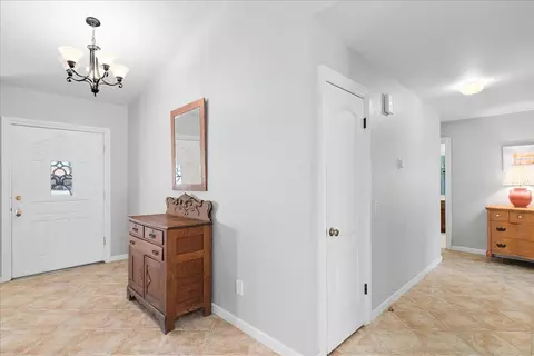 Entry Way - 2143 Locust Ct, Hughson, CA 95326 photo 4 of 5