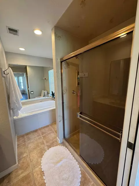 Bath - 2143 Locust Ct, Hughson, CA 95326 photo 2 of 3