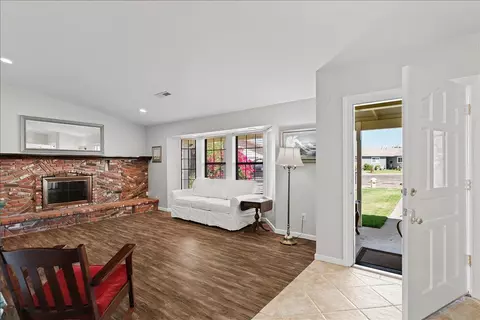 Entry Way - 2143 Locust Ct, Hughson, CA 95326 photo 3 of 5