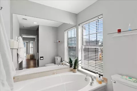 Bath - 2143 Locust Ct, Hughson, CA 95326 photo 2 of 3