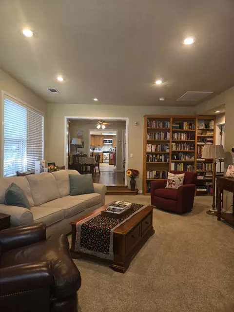 Living - 1020 Sycamore Ave, Modesto, CA 95350 photo 3 of 7