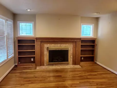 Living - 1020 Sycamore Ave, Modesto, CA 95350 photo 1 of 7