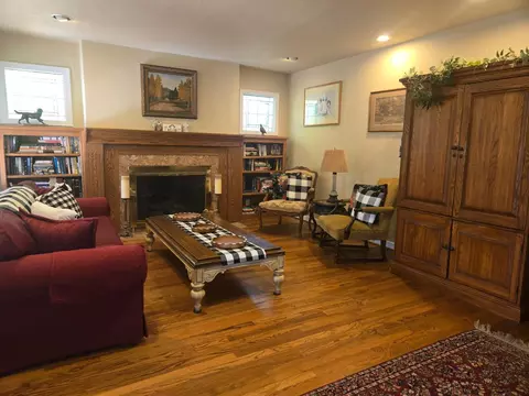 Living - 1020 Sycamore Ave, Modesto, CA 95350 photo 4 of 7