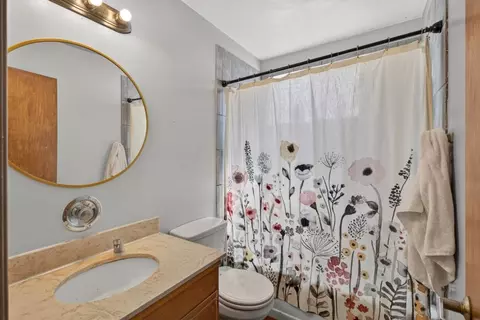 Bath - 6430 Belgrove Way, Carmichael, CA 95608 photo 3 of 3