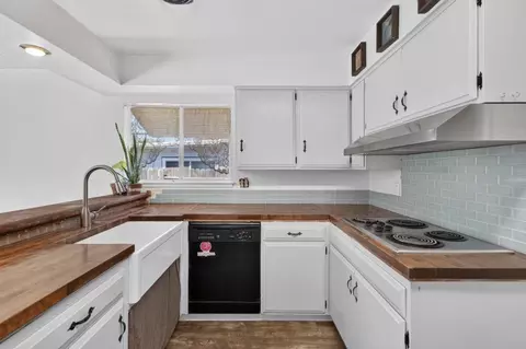 Kitchen - 6430 Belgrove Way, Carmichael, CA 95608 photo 2 of 4