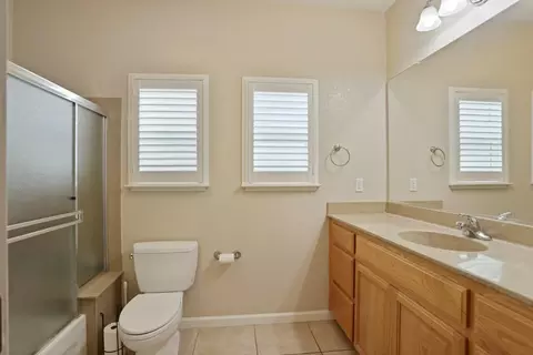 Bath - 18172 E Brovelli Ln, Linden, CA 95236 photo 1 of 3