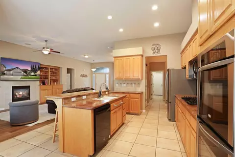 Kitchen - 18172 E Brovelli Ln, Linden, CA 95236 photo 5 of 7
