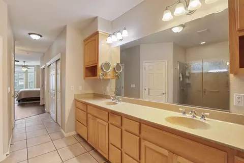Bath - 18172 E Brovelli Ln, Linden, CA 95236 photo 2 of 3