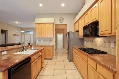 Kitchen - 18172 E Brovelli Ln, Linden, CA 95236 photo 6 of 7