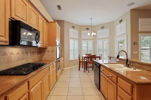 Kitchen - 18172 E Brovelli Ln, Linden, CA 95236 photo 4 of 7