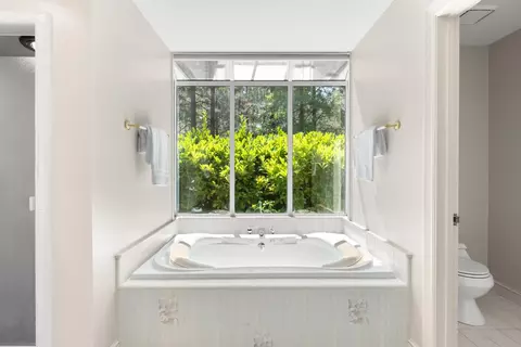 Bath - 983 Coyote Hill Rd, Colfax, CA 95713 photo 5 of 11