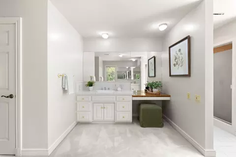 Bath - 983 Coyote Hill Rd, Colfax, CA 95713 photo 3 of 11