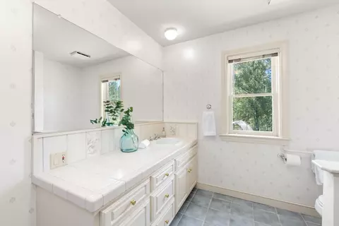 Bath - 983 Coyote Hill Rd, Colfax, CA 95713 photo 8 of 11