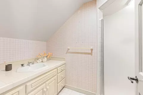 Bath - 983 Coyote Hill Rd, Colfax, CA 95713 photo 9 of 11