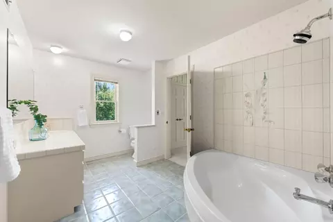 Bath - 983 Coyote Hill Rd, Colfax, CA 95713 photo 7 of 11