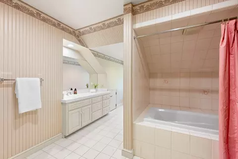 Bath - 983 Coyote Hill Rd, Colfax, CA 95713 photo 10 of 11