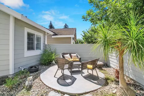 Exterior - 2340 St Lawrence Ln, Modesto, CA 95356 photo 2 of 6