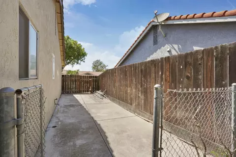 Exterior - 1860 Bristlecone Dr, Tracy, CA 95376 photo 14 of 14