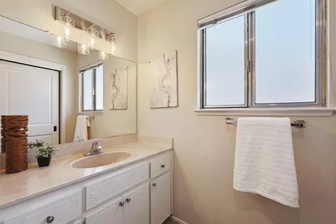 Bath - 1860 Bristlecone Dr, Tracy, CA 95376 photo 2 of 3