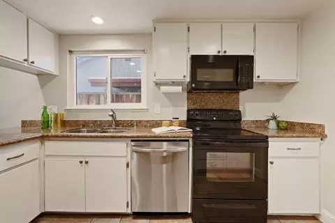 Kitchen - 1860 Bristlecone Dr, Tracy, CA 95376 photo 3 of 4