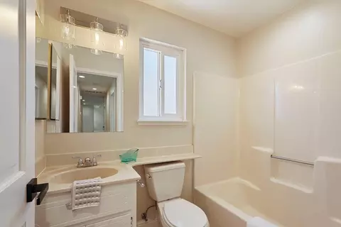 Bath - 1860 Bristlecone Dr, Tracy, CA 95376 photo 1 of 3
