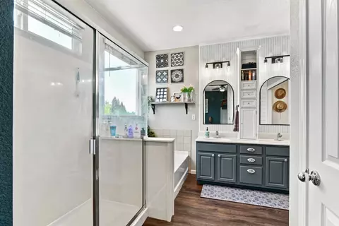 Bath - 354 Eagle Dr, Ione, CA 95640 photo 2 of 5