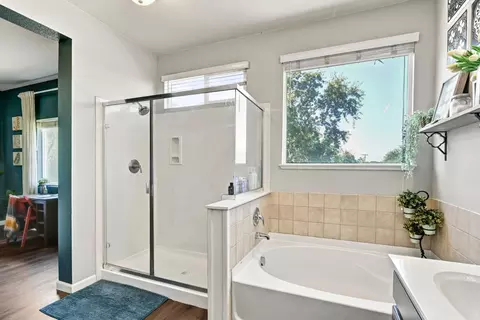 Bath - 354 Eagle Dr, Ione, CA 95640 photo 4 of 5