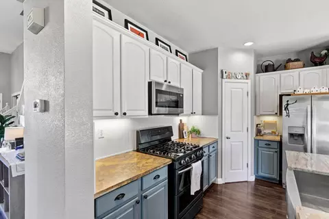 Kitchen - 354 Eagle Dr, Ione, CA 95640 photo 6 of 8