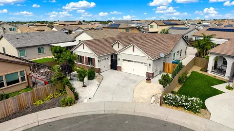 1827 Tulip Ct, Lodi, CA 95242