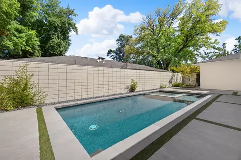 Exterior - 902 Mills Ave, Modesto, CA 95350 photo 8 of 14