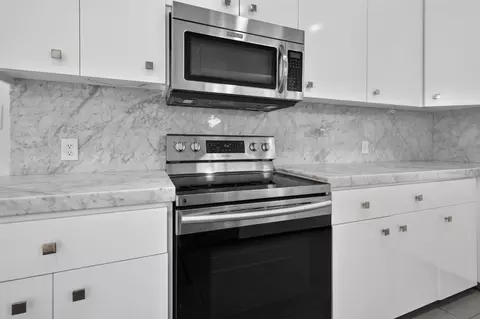 Kitchen - 902 Mills Ave, Modesto, CA 95350 photo 3 of 3