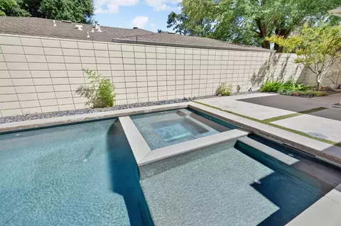 Exterior - 902 Mills Ave, Modesto, CA 95350 photo 6 of 14