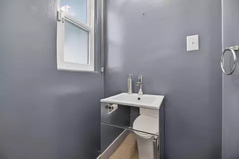 Bath - 902 Mills Ave, Modesto, CA 95350 photo 1 of 6