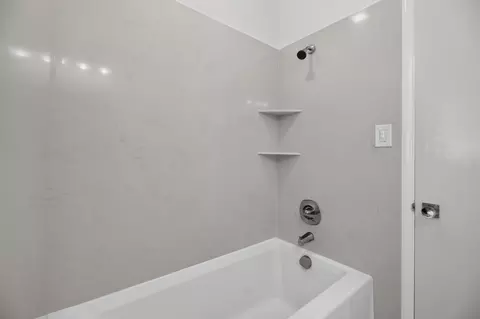 Bath - 902 Mills Ave, Modesto, CA 95350 photo 3 of 6