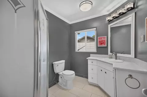 Bath - 902 Mills Ave, Modesto, CA 95350 photo 5 of 6