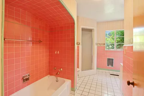 Bath - 4851 N Duncan Rd, Linden, CA 95236 photo 3 of 5