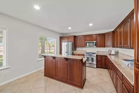 Kitchen - 10863 Freeman Rd, Wilton, CA 95693 photo 3 of 4