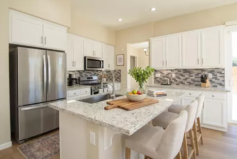553 Stetson Dr, Oakdale, CA 95361