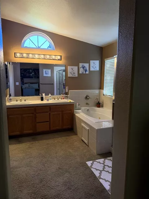 Bath - 1854 Winding River Ct, Manteca, CA 95337 photo 1 of 2
