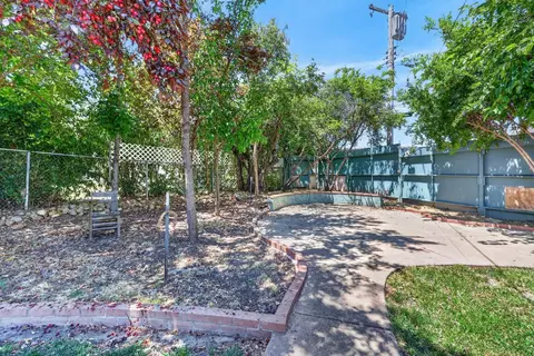 Exterior - 5225 Columbine Way, Carmichael, CA 95608 photo 5 of 12