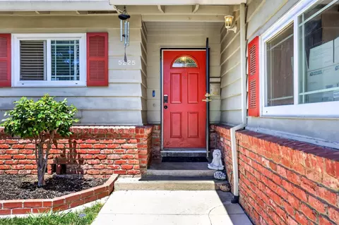 Entry Way - 5225 Columbine Way, Carmichael, CA 95608 photo 1 of 4