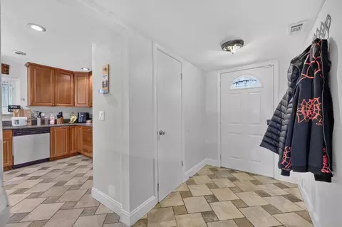 Entry Way - 5225 Columbine Way, Carmichael, CA 95608 photo 2 of 4