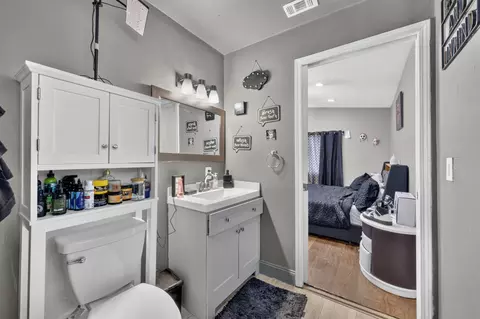 Bath - 5225 Columbine Way, Carmichael, CA 95608 photo 1 of 4